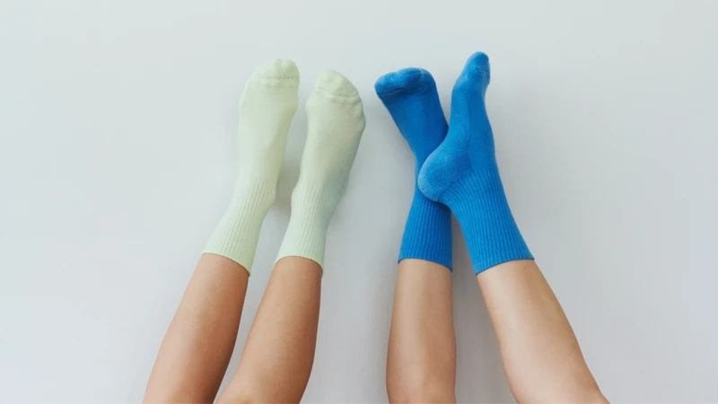 Tất nên được thay mới mỗi ngày hoặc ngay khi bị ẩm ướt do mồ hôi