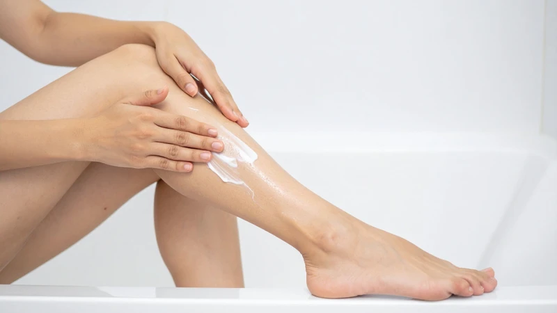 Duy trì độ ẩm cho da bằng cách thoa kem dưỡng thường xuyên