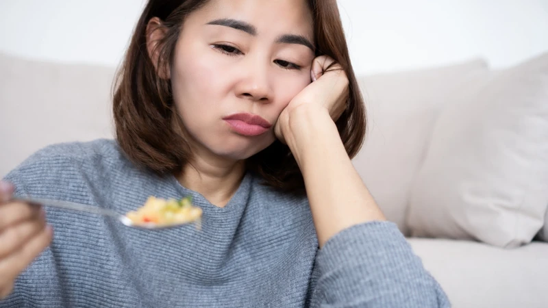 Giảm cảm giác ngon miệng là biểu hiện phổ biến nhất ở người bị nhạt miệng