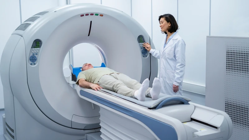 Chụp cắt lớp vi tính sọ não (CT scan) là phương pháp giúp phát hiện nhanh các dấu hiệu phù não