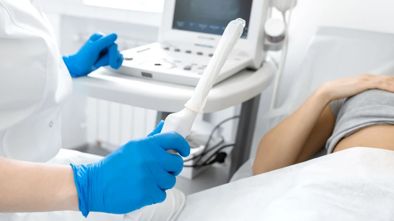 Siêu âm đầu dò âm đạo thường cho hình ảnh rõ hơn trong đánh giá bệnh lý phụ khoa
