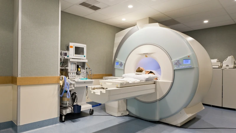 Trong một số trường hợp cần đánh giá chi tiết hơn, bác sĩ có thể chỉ định chụp CT hoặc MRI