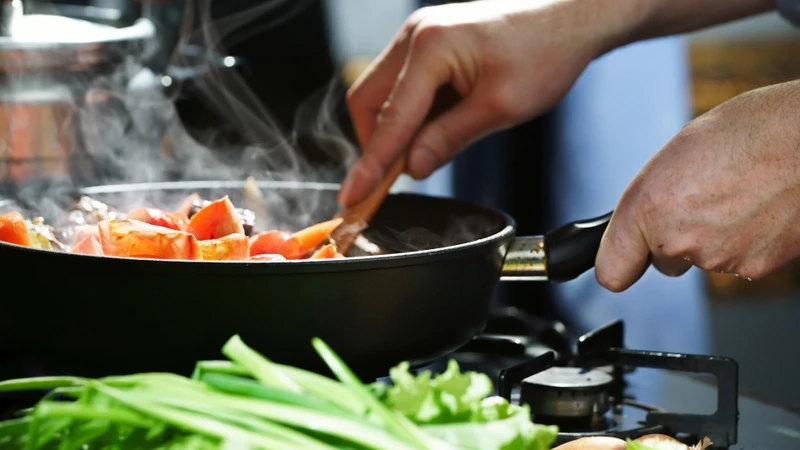 Thực phẩm cần được chế biến kỹ trước khi sử dụng nhằm tiêu diệt các tác nhân gây bệnh