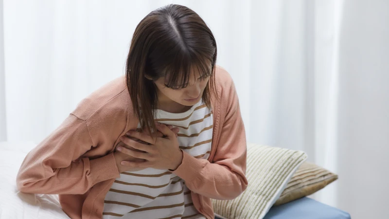Rối loạn điện giải, đặc biệt là tăng kali máu, có thể gây tim đập nhanh, loạn nhịp, thậm chí nguy hiểm đến tính mạng