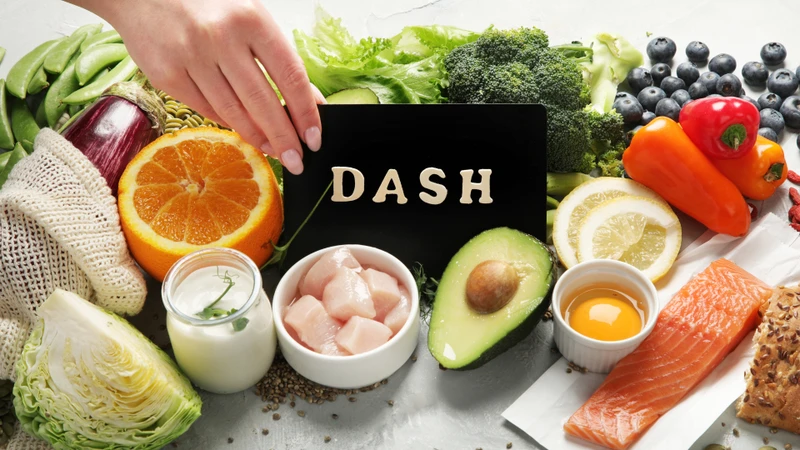 Người bị suy tim phải nên hạn chế lượng muối, bổ sung nhiều rau xanh, trái cây, protein lành mạnh