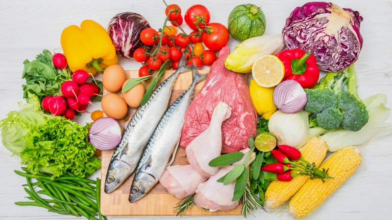 Đảm bảo khẩu phần ăn đầy đủ năng lượng và cân đối các nhóm chất (đạm, lipid, glucid)