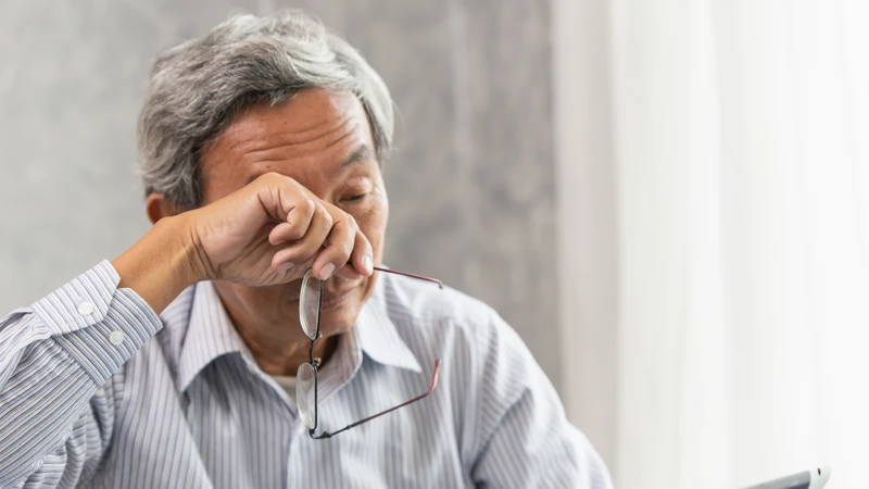 Người bệnh có thể nhận thấy hình ảnh trở nên kém rõ nét, khó tập trung vào chi tiết