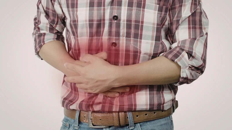 Thoát vị bẹn có thể gây cảm giác căng tức vùng bụng dưới