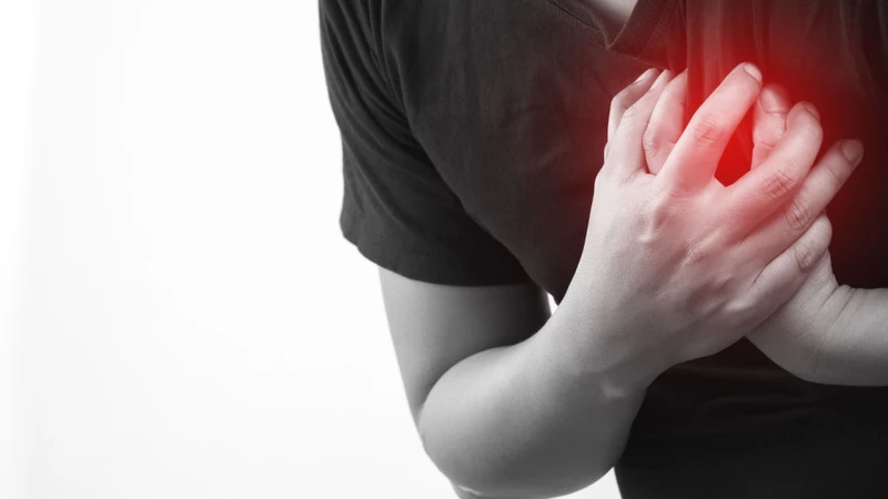 Triệu chứng bệnh tim thiếu máu cục bộ​ phổ biến nhất là đau thắt ngực