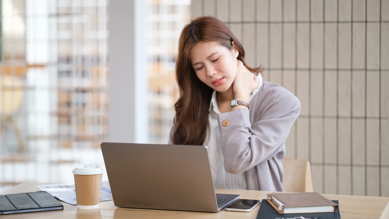 Trầm cảm ẩn có thể gây ra các cơn đau đầu, đau lưng, đau vai gáy hoặc đau cơ