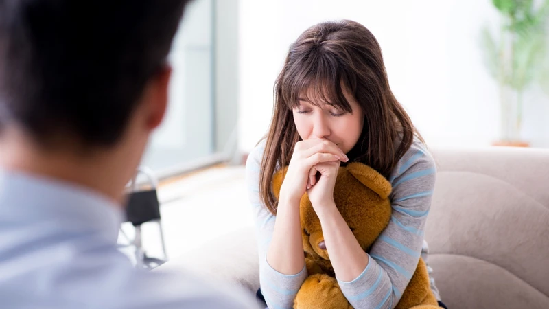 Khi nghi ngờ trầm cảm ẩn, người bệnh có thể được giới thiệu đến bác sĩ tâm thần để được thăm khám chuyên sâu