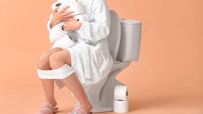 Táo bón mạn tính và rặn nhiều khi đi tiêu là nguyên nhân phổ biến nhất gây bệnh trĩ