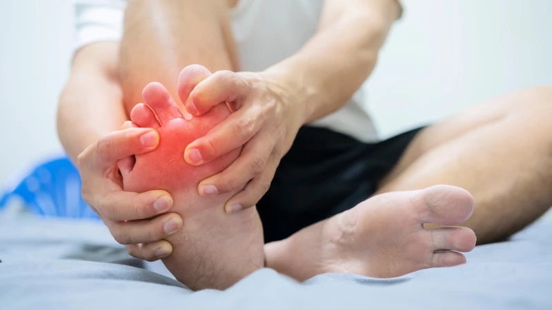 Hiện nay, cơ chế chính xác gây u dây thần kinh Morton vẫn chưa được xác định hoàn toàn