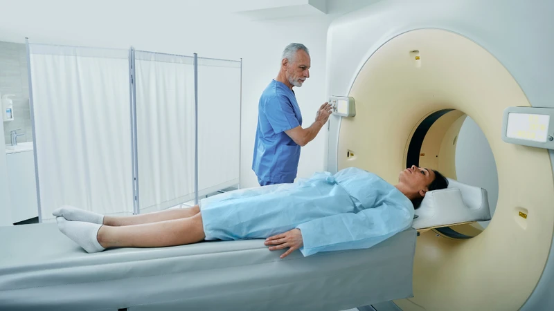 CT scan có vai trò bổ trợ trong đánh giá tổn thương xương và vôi hóa liên quan đến khối u