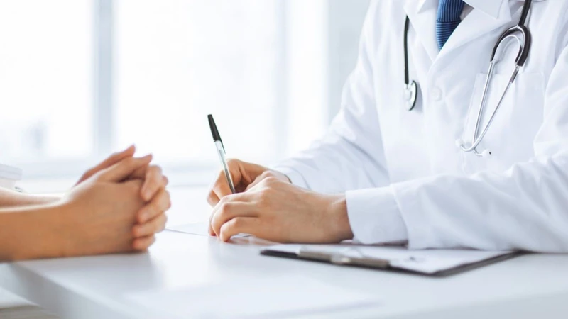Nên tái khám đúng hẹn và tuân thủ chỉ định của bác sĩ trong quá trình điều trị bệnh