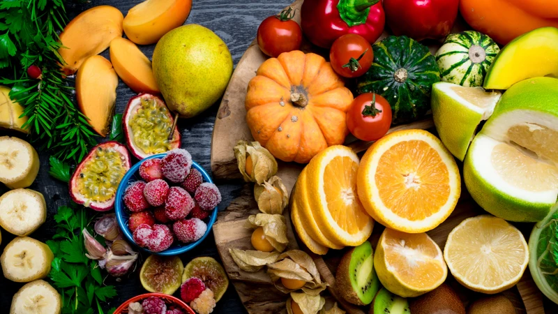 Các thực phẩm giàu vitamin C, A và kẽm giúp tăng cường hệ miễn dịch và hỗ trợ phục hồi niêm mạc họng