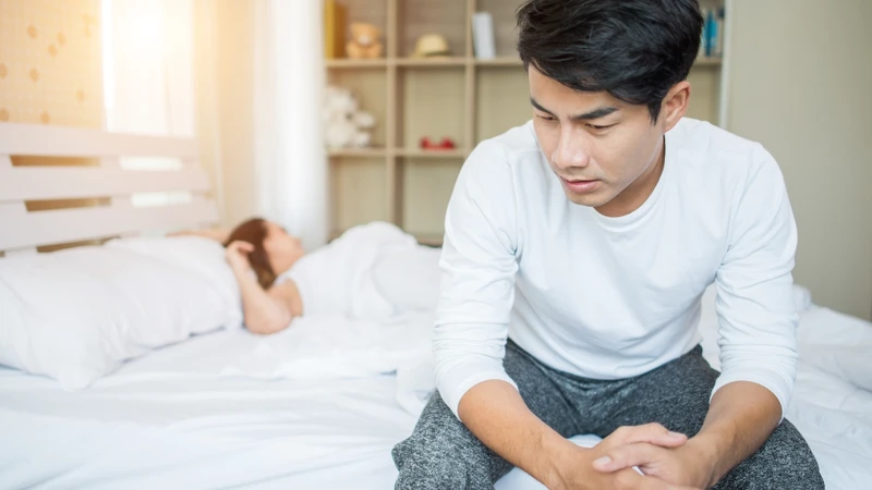 Xuất tinh muộn kéo dài có thể gây lo âu, giảm tự tin, căng thẳng trong mối quan hệ và thậm chí dẫn đến trầm cảm