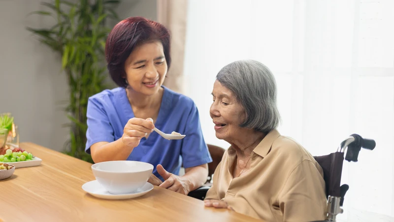 Người chăm sóc cần thấu hiểu và khích lệ bệnh nhân alzheimer