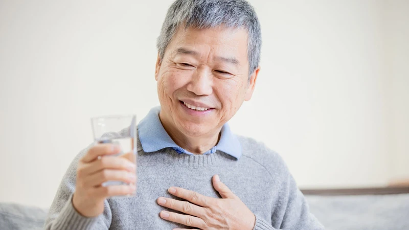 Ăn uống hợp lý, uống đủ nước và kiểm soát cân nặng hỗ trợ quản lý bệnh