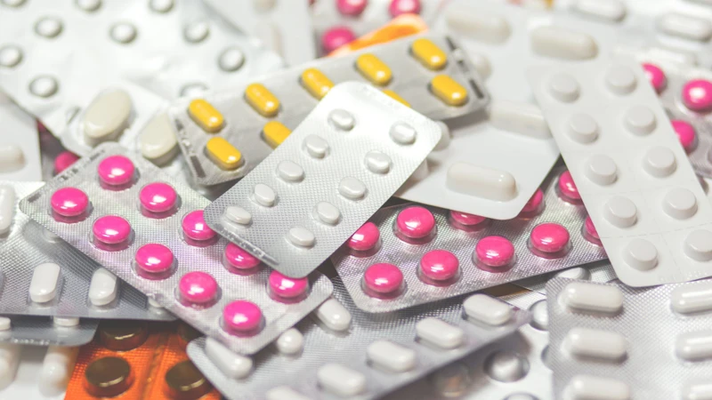 Một số thuốc có thể làm tăng giải phóng ADH hoặc tăng tác dụng của hormone này tại thận