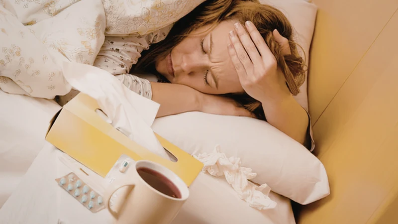 Bệnh lao kháng thuốc có thể biểu hiện qua sốt về chiều và đổ mồ hôi ban đêm