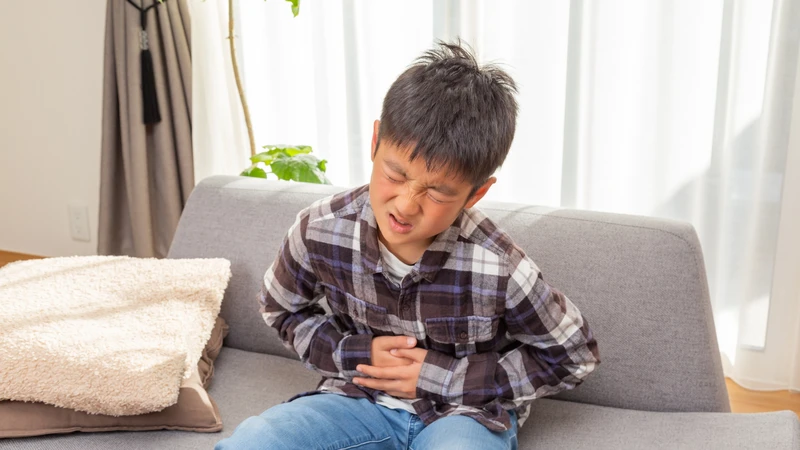 Nguyên nhân gây lỵ amip ở trẻ nhỏ chủ yếu là thực phẩm bẩn, nước nhiễm khuẩn và thói quen ăn uống thiếu vệ sinh
