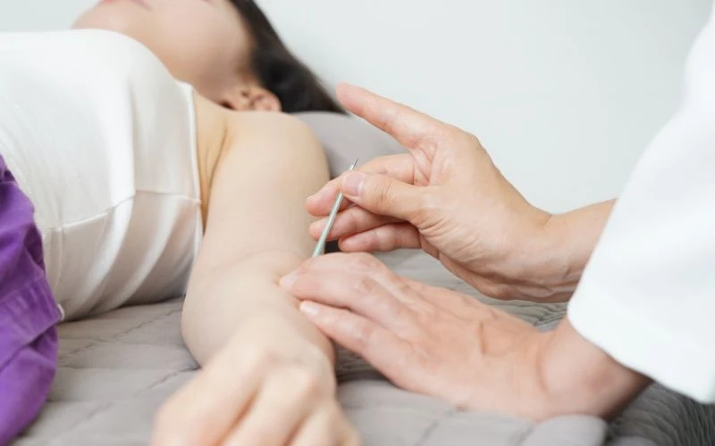 Bệnh parkinson có châm cứu được không là vấn đề đang được nhiều người bệnh quan tâm