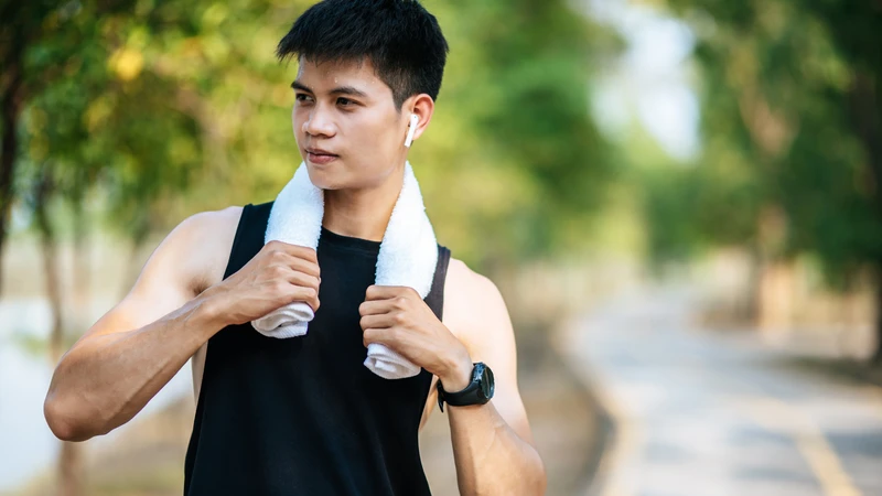 Vận động hợp lý kết hợp chế độ ăn uống lành mạnh, giúp não bộ hoạt động tối ưu và khỏe mạnh lâu dài