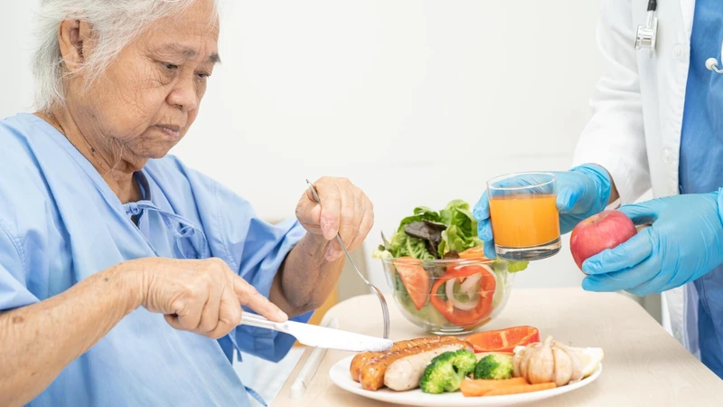 Người bệnh nên giữ thời gian ăn cố định hằng ngày để cơ thể dự đoán được lượng glucose và tiết insulin hiệu quả hơn