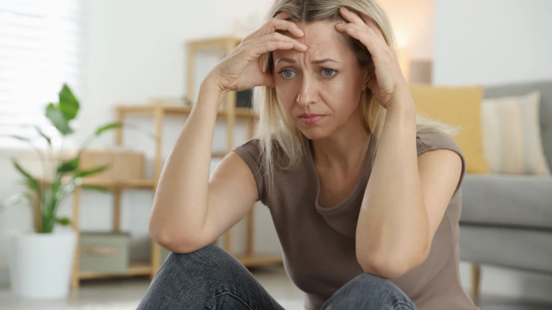 Stress kéo dài làm rối loạn hormone là một trong những nguyên nhân phổ biến gây bệnh tuyến giáp ở phụ nữ