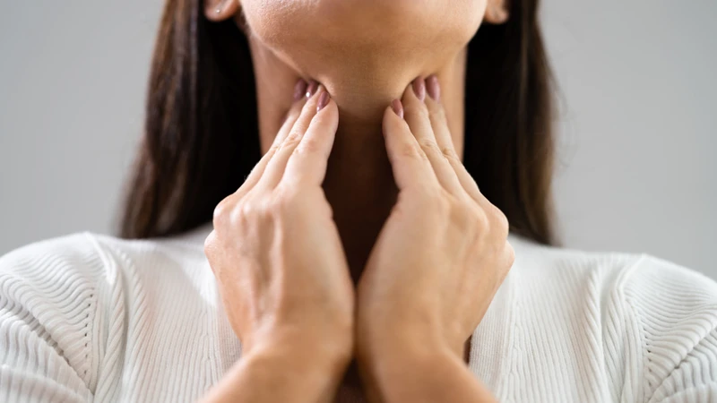 Bệnh viêm họng hạt có mủ nguy hiểm như thế nào? 3