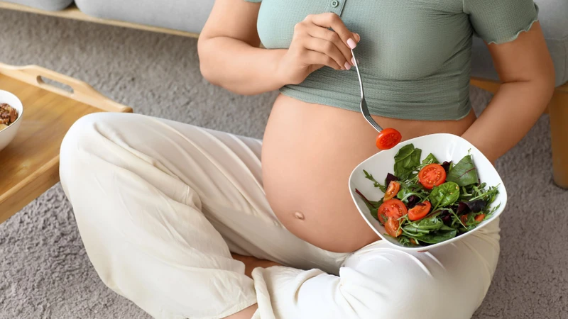Mẹ bầu bị đa ối nên bổ sung nhiều rau xanh trong chế độ ăn uống