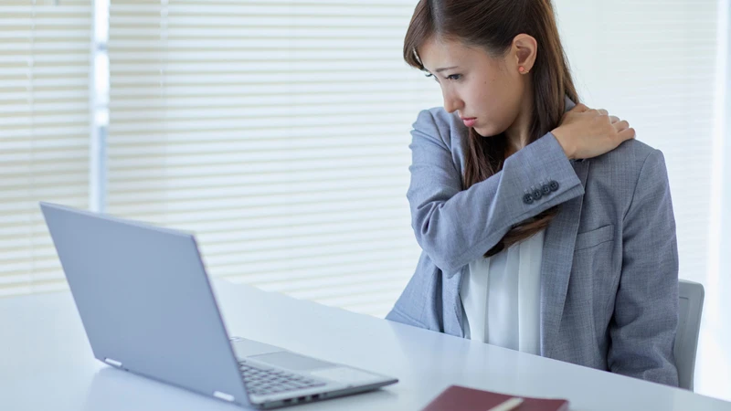 Nguyên nhân bị đau sau lưng bên phải dưới bả vai là gì?