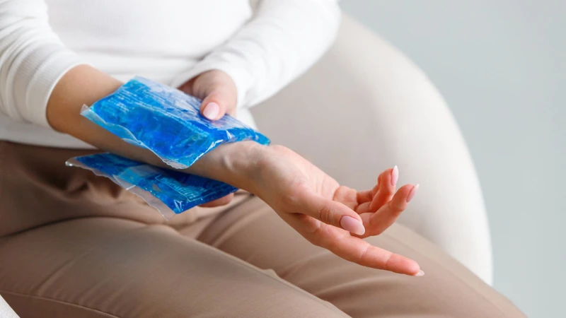 Bị dị ứng sưng tay chân: Nguyên nhân, cách xử lý và khi nào cần gặp bác sĩ 2