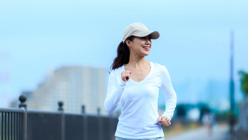 Đi bộ đều đặn giúp tăng mật độ xương và hỗ trợ sức khỏe tổng thể