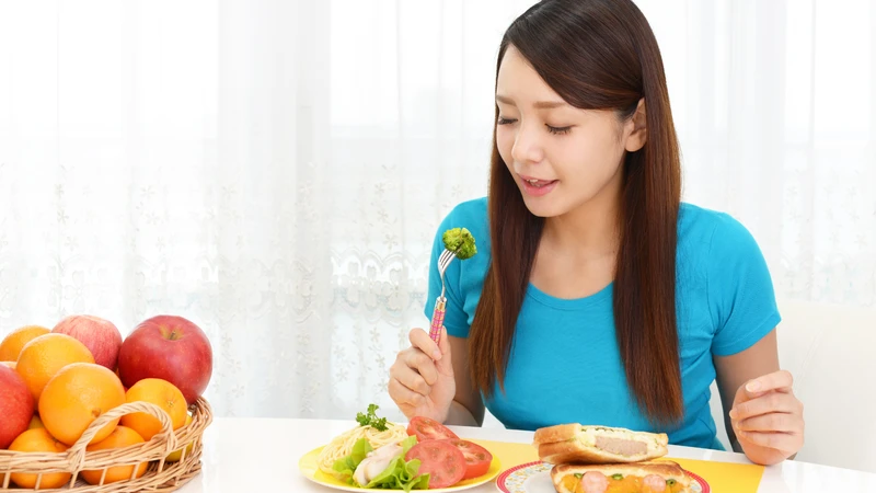 Hãy duy trì chế độ ăn uống lành mạnh, nghỉ ngơi hợp lý và giữ tinh thần thoải mái để hỗ trợ cân bằng nội tiết