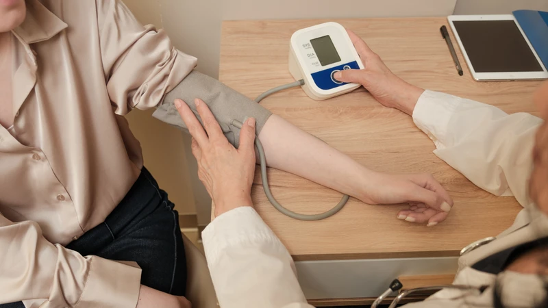 Đưa người bệnh đến cơ sở y tế để được xử trí kịp thời
