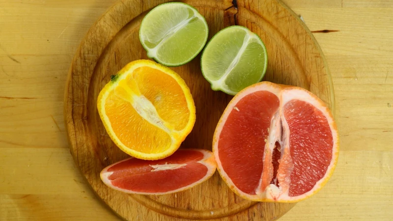 Nhóm trái cây giàu citrate như cam, bưởi, chanh rất phù hợp cho người đang bị sỏi bàng quang