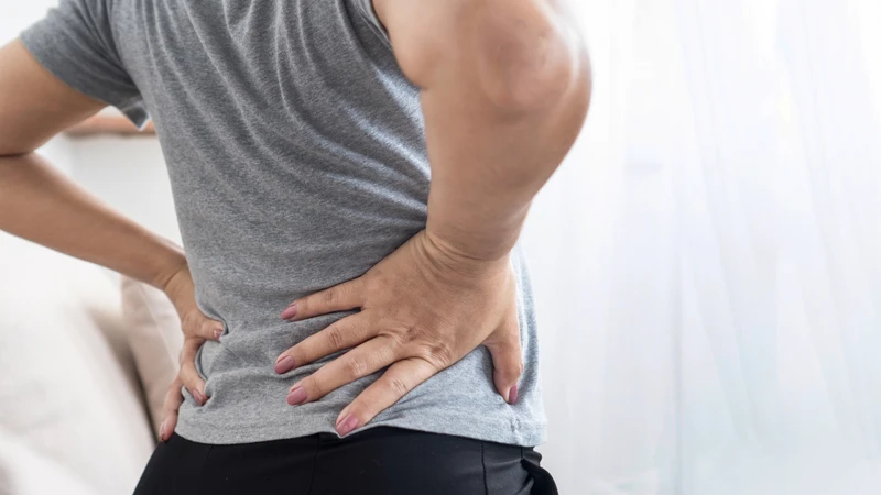 Triệu chứng đau sỏi túi mật thường gây đau vùng thượng vị hoặc hạ sườn phải