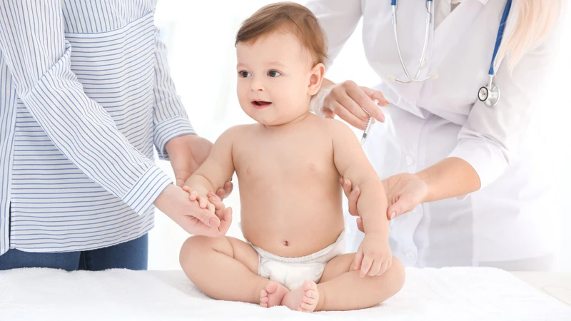 Trẻ cần được khám sàng lọc trước khi tiêm vắc xin