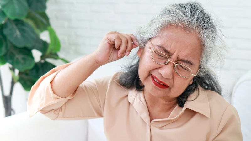Bị thủng màng nhĩ có sao không? Thủng màng nhĩ không quá nguy hiểm và có thể tự lành nếu được chăm sóc đúng cách