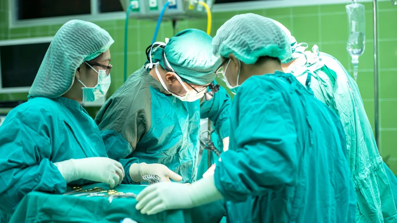 Vá màng nhĩ là một trong những cách điều trị thủng màng nhĩ