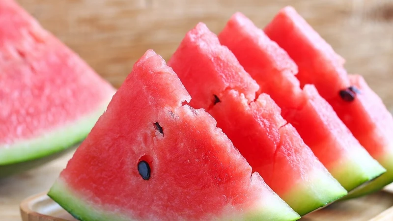 Dưa hấu bổ sung nước rất tốt