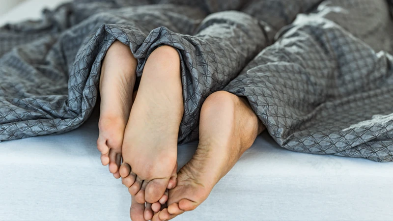 Bị u nang buồng trứng có nên quan hệ không? 2