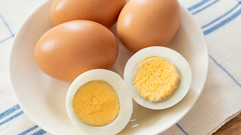 Người bệnh nên bổ sung trứng vào thực đơn để hỗ trợ phục hồi cơ thể