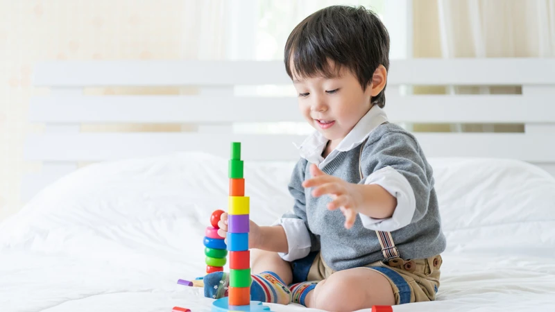 Cho trẻ chơi đùa, vận động nhẹ nhàng, khi cơ thể tiêu hao năng lượng, trẻ sẽ có cảm giác đói và ăn ngon miệng hơn