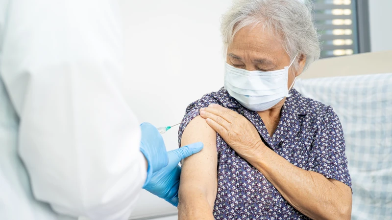Tiêm vắc xin cúm hằng năm góp phần giảm nguy cơ mắc bệnh và biến chứng
