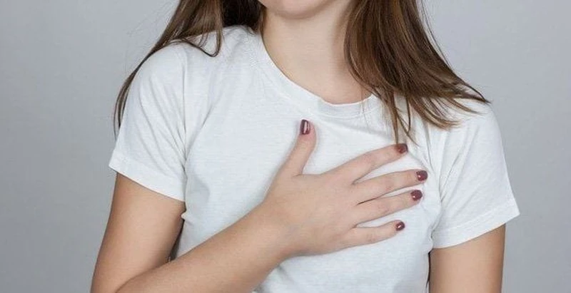 Bơm IUI sau 7 ngày có gì khác không? Ngực căng tức có thể là dấu hiệu khác thường sau bơm IUI