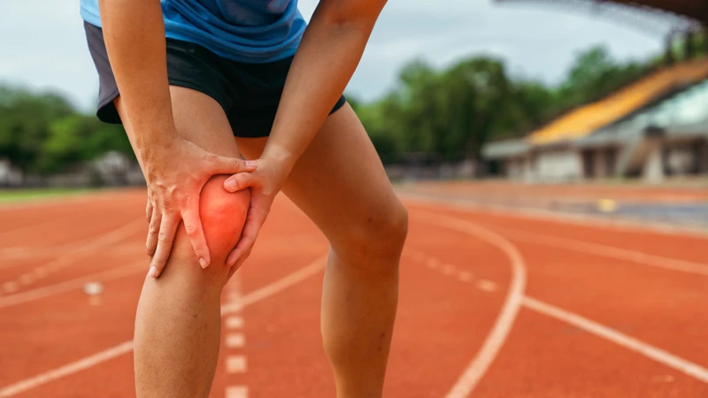 Chơi thể thao là một nguyên nhân dẫn đến bong gân đầu gối