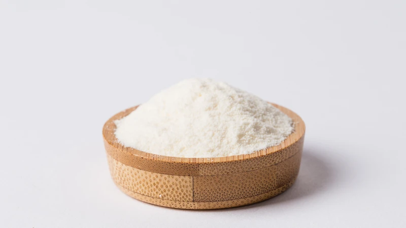 Khi mới ăn dặm, chỉ nên cho bé ăn lượng nhỏ và tăng dần để giúp hệ tiêu hóa thích nghi an toàn